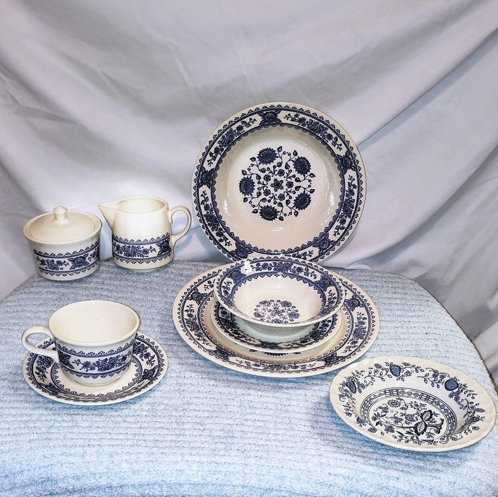 Royal China USA Hampshire Blue & White Ironstone Dinner Plate 10" Set Of 4 - Picture 5 of 10
